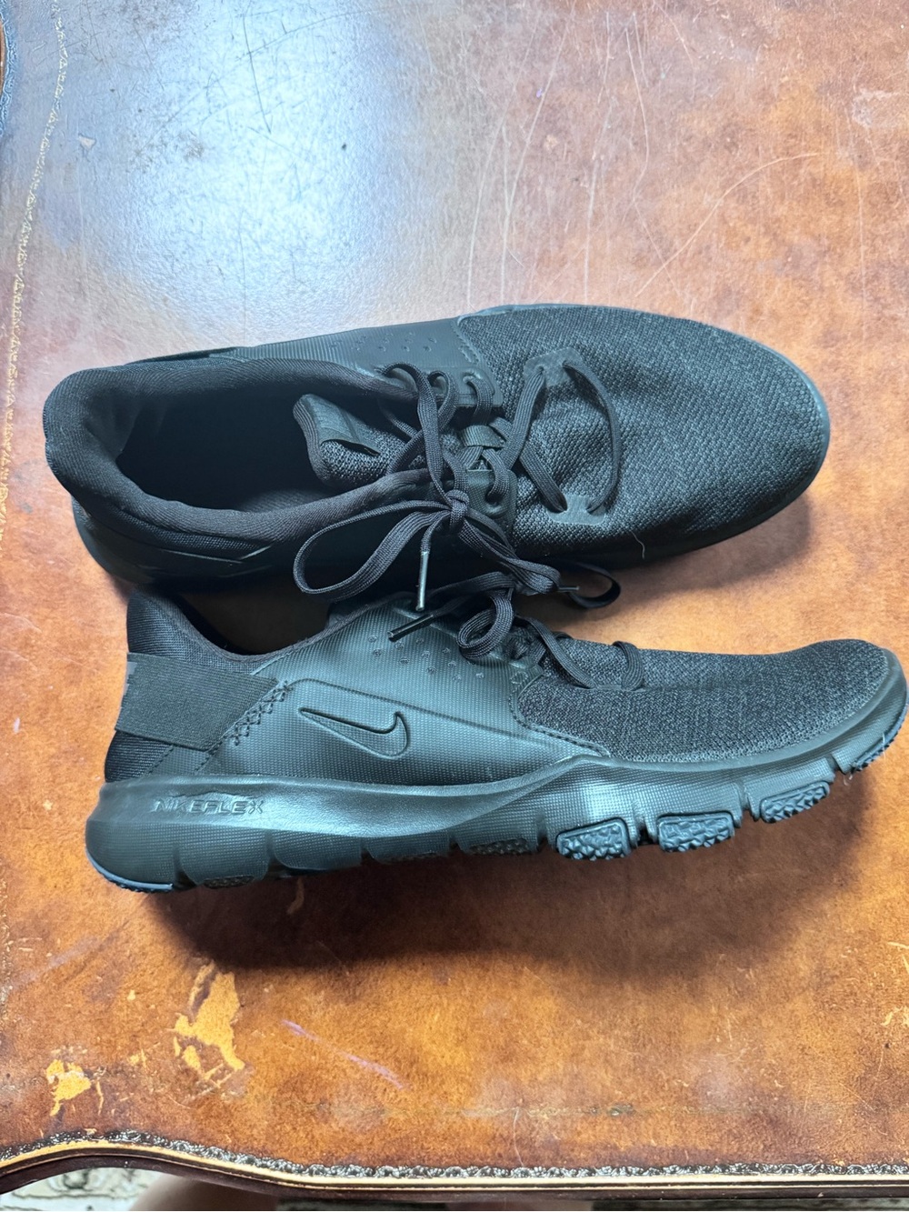 Nike Men’s Black Lightweight Running Sneakers